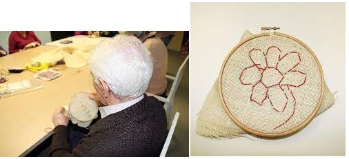 un hombre haciendo una manualidad